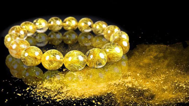 Vòng đá thạch anh tóc vàng mang ý nghĩa biểu tượng của sự phát triển và thịnh vượng