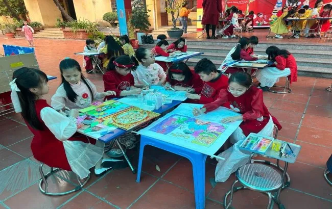 Tác phẩm tranh vẽ chủ đề quê hương với cách phối màu độc đáo