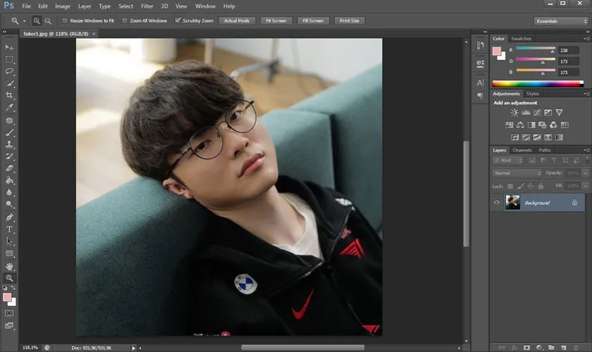 Tải bức ảnh muốn chuyển sang tranh màu để bắt đầu quy trình mới