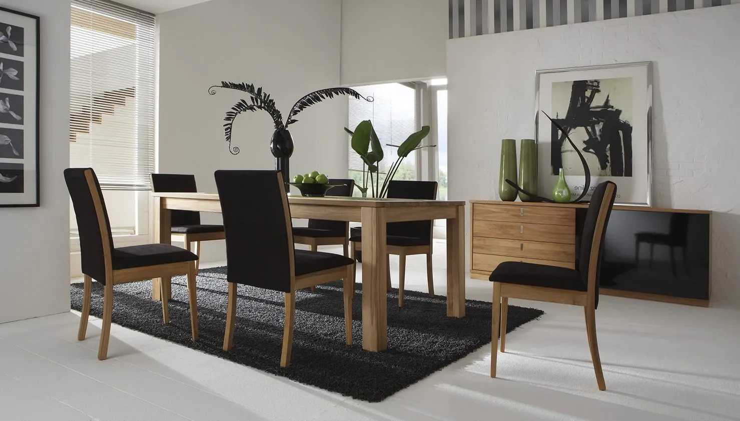 Sử dụng thảm trải phòng ăn có tông màu phù hợp với tổng thể căn phòng