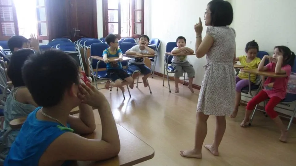 Tiết học giáo dục cảm xúc và tranh vẽ học sinh lớp 1 về biển đảo