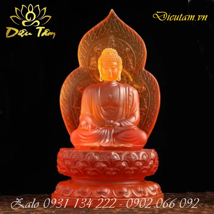 Ánh sáng xuyên thấu qua chất liệu tượng phật bằng lưu ly màu vàng hổ phách