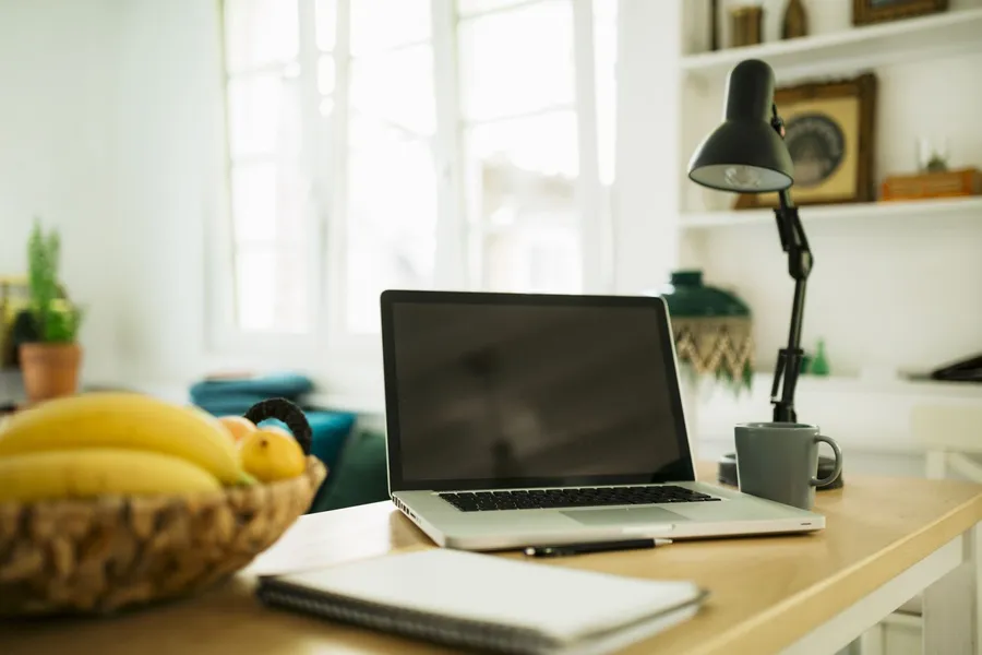 Đèn để bàn làm việc