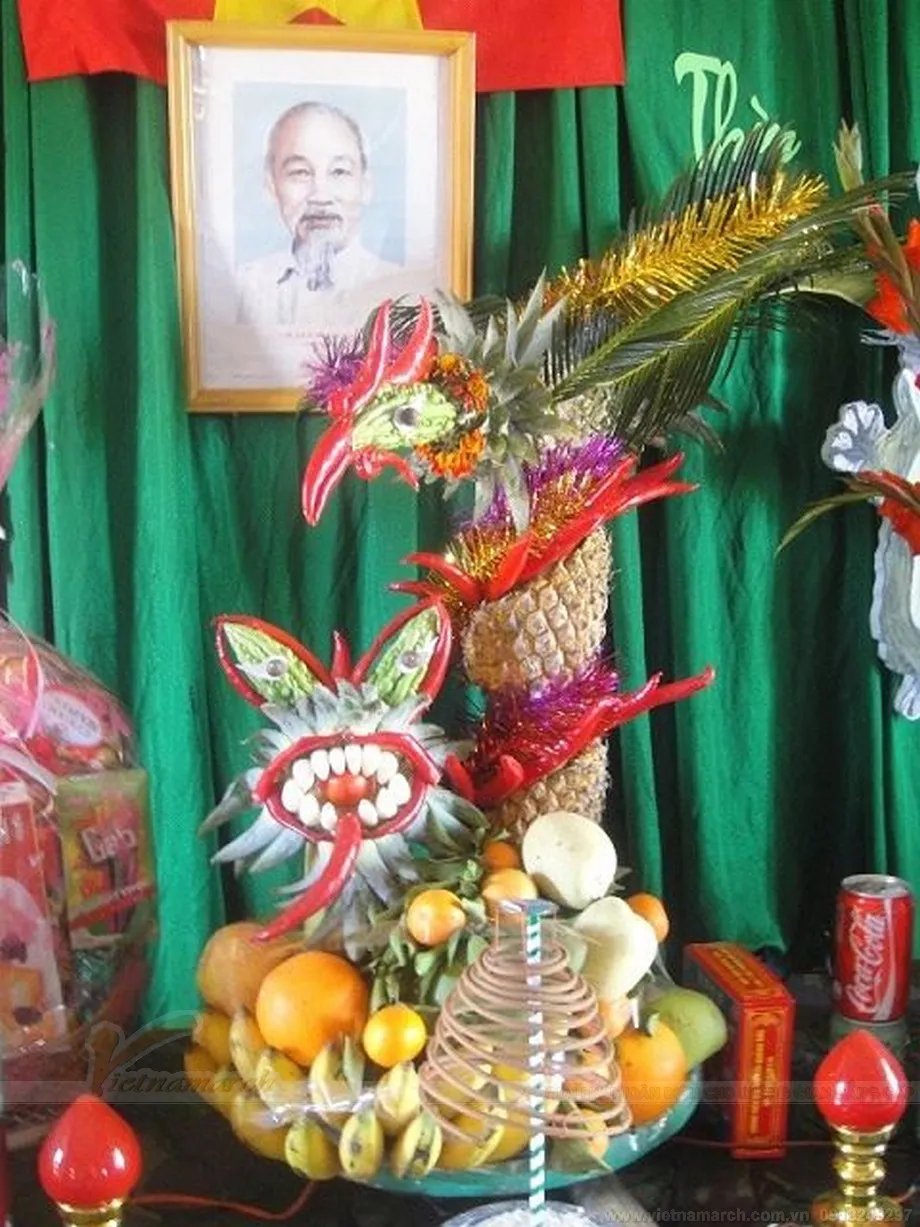 Bàn thờ Tết quân đội với ảnh Bác Hồ trung tâm