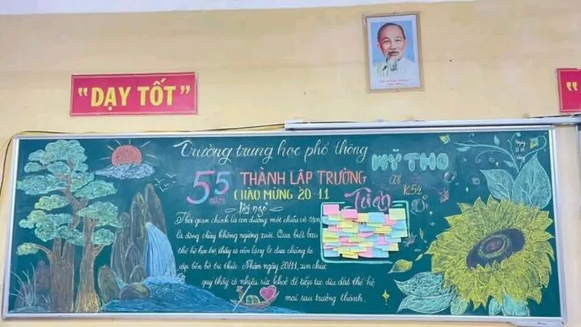 Mẫu trang trí bảng tri ân sử dụng gam màu vàng kim sang trọng