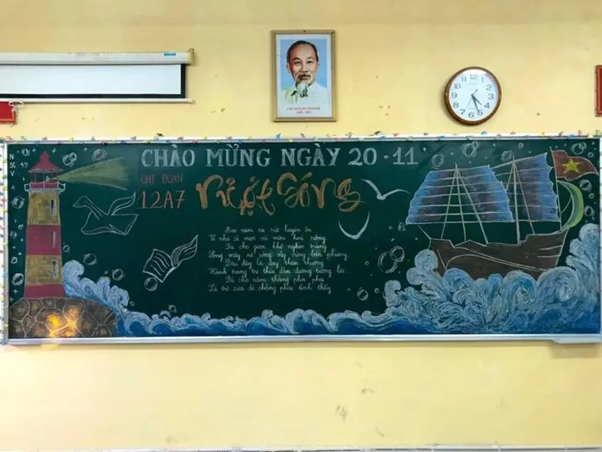 Tận dụng các góc bảng để vẽ hoa leo tinh xảo