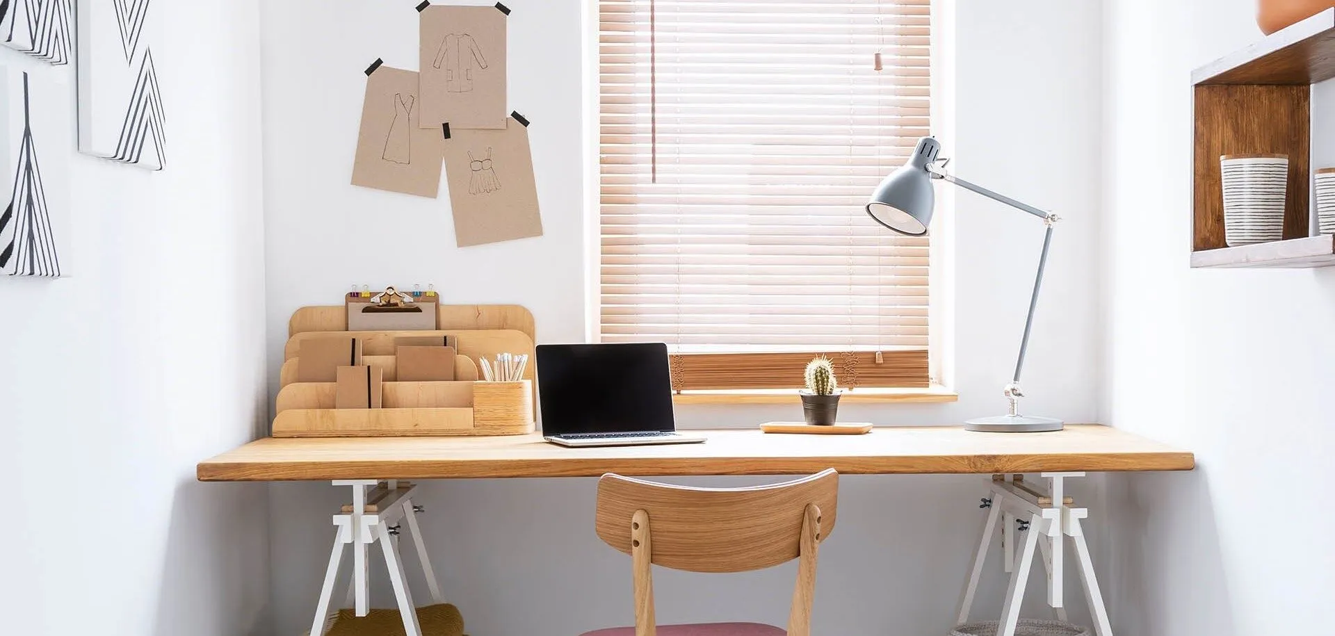 Kệ để bút và bảng kế hoạch tự làm bằng các vật liệu đơn giản tại nhà