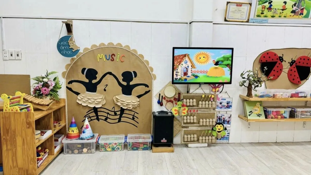 Vẽ trang trí tinh tế cho các góc nghệ thuật tại trường học