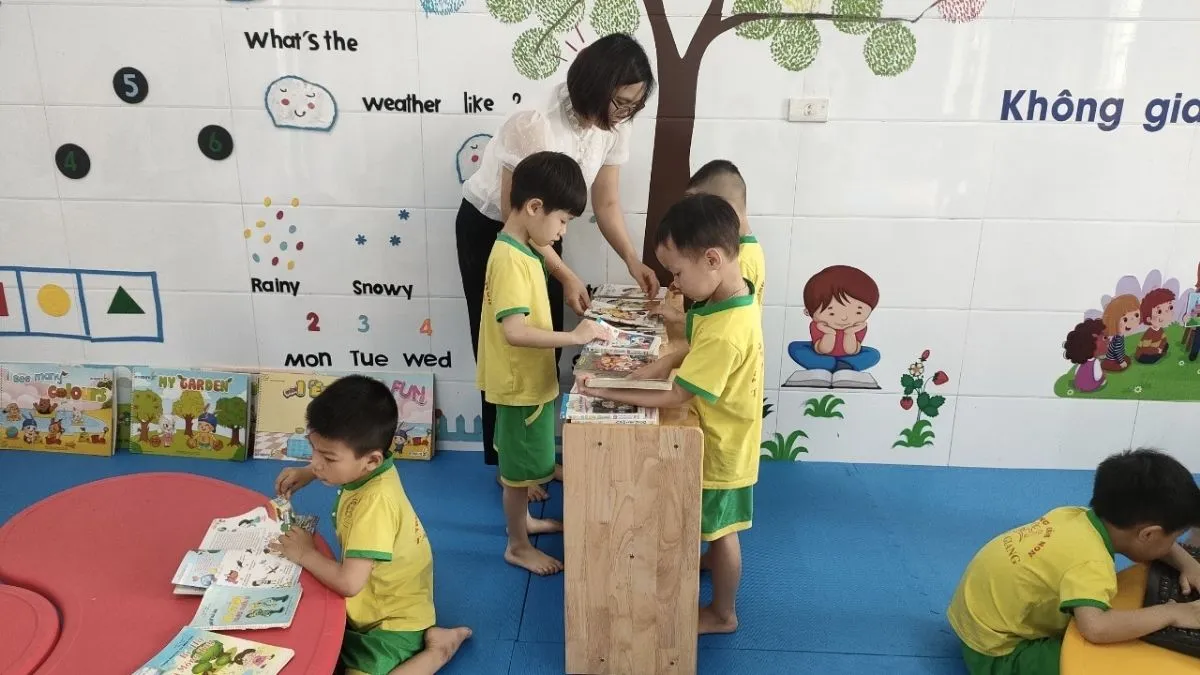 Khu vực biểu diễn cho bé với sân khấu mini