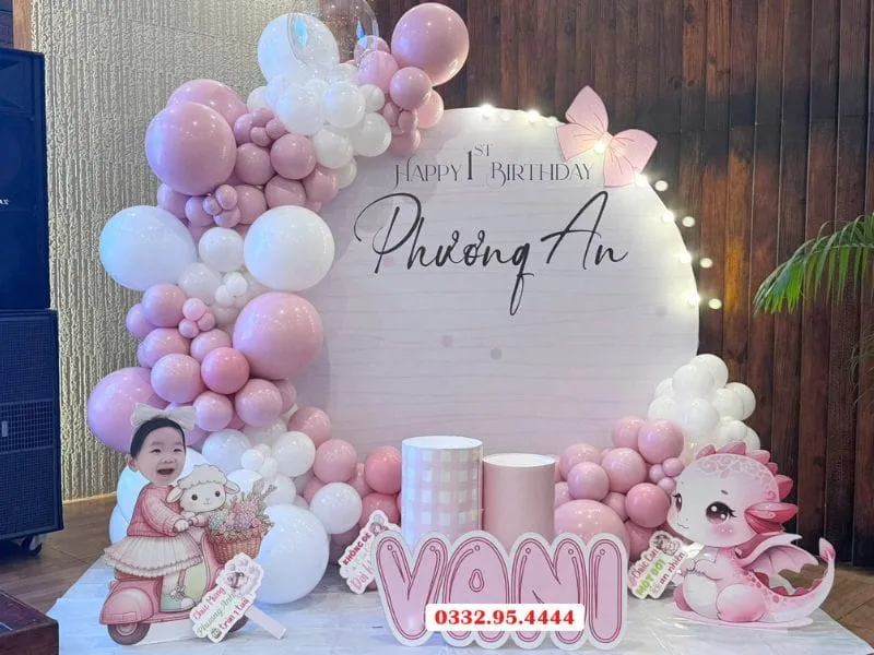 Trang trí sinh nhật cho bé gái với phông tròn giá 2tr3