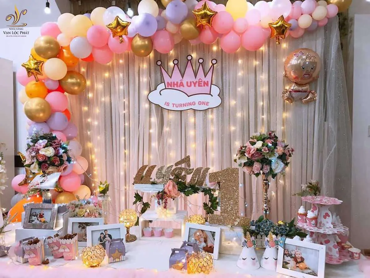 trang trí bằng ảnh kỷ niệm