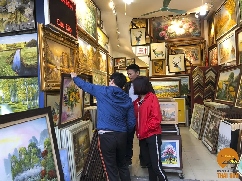 Tranh sơn dầu bình hoa đẹp tại showroom Thái Sơn