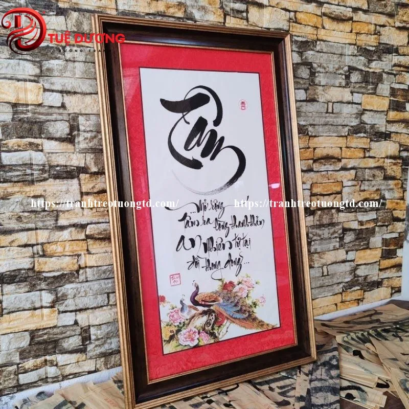 Tranh thư pháp không chỉ dùng để trang trí mà còn mang ý nghĩa phong thủy tốt lành