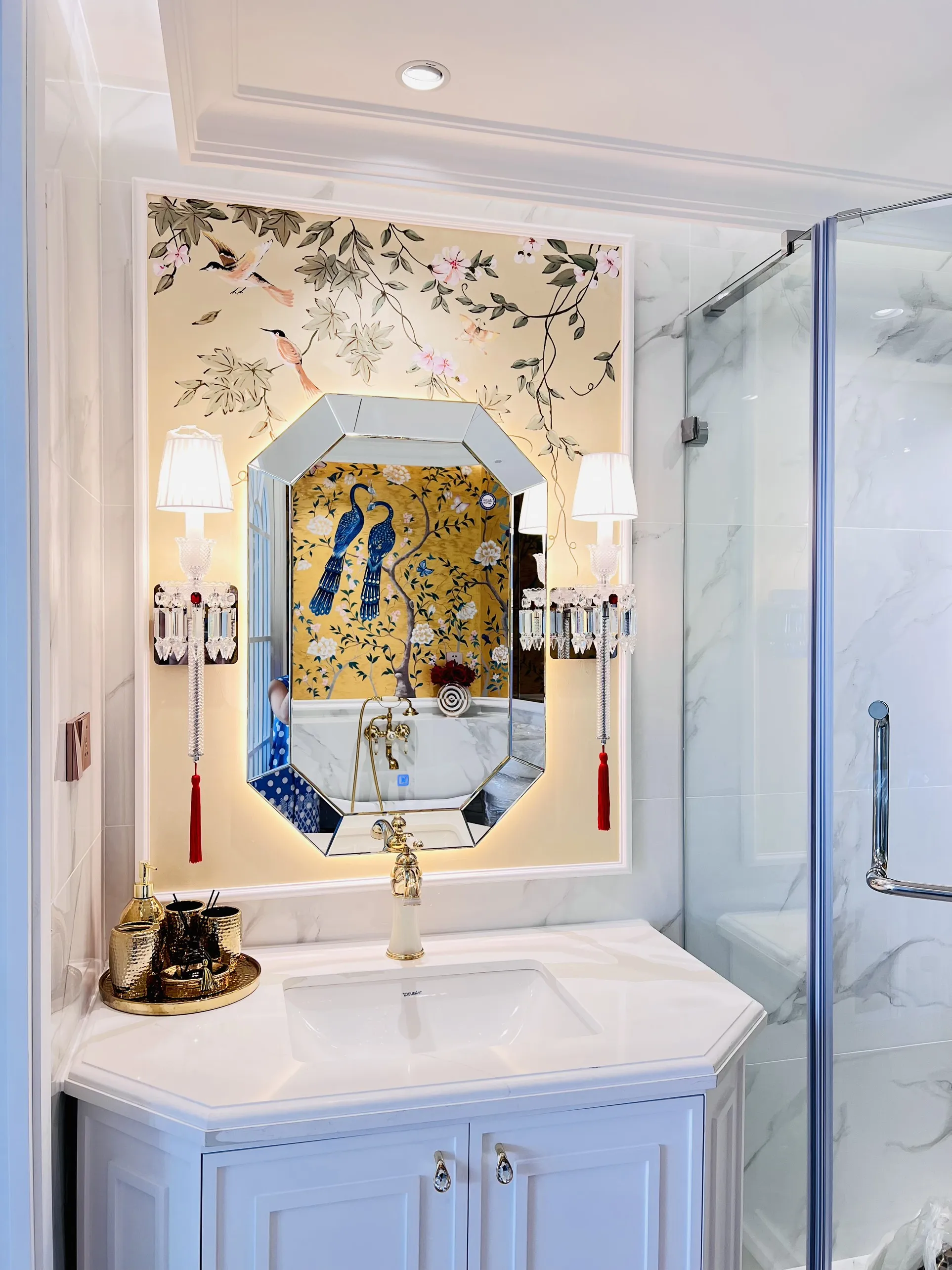 Tranh tường phòng tắm với hiệu ứng sóng nước vô cùng sinh động