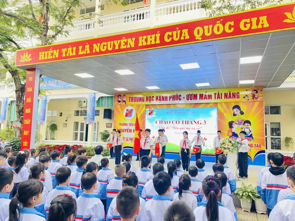 Tranh vẽ đại hội cháu ngoan bác hồ và đội mũ xinh bảo vệ chúng mình vẽ tranh