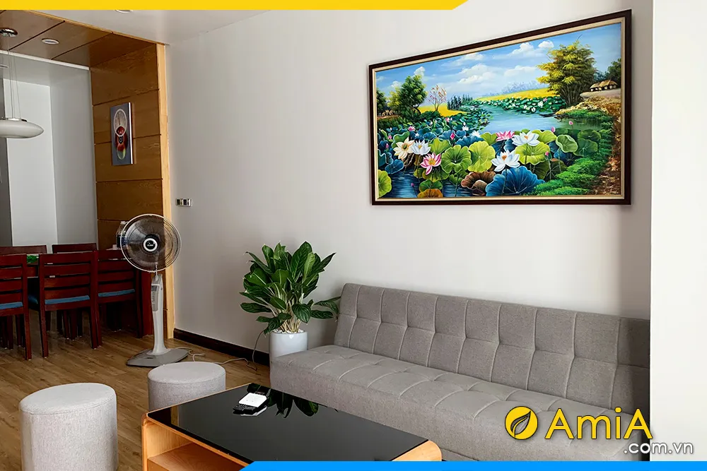 Tranh vẽ hồ sen sơn dầu khổ lớn trang trí cho căn hộ chung cư hiện đại