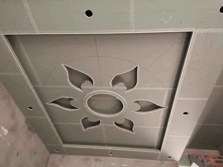 Trần thạch cao kết hợp vách ngăn tạo không gian hiện đại