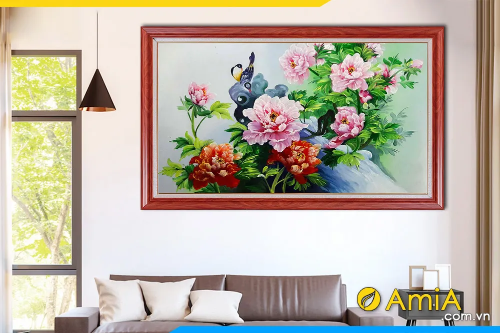 Treo tranh vẽ hoa mẫu đơn tại phòng khách giúp không gian thêm sang trọng