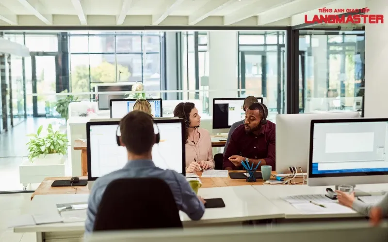 Tiếp nhận và giải quyết các vấn đề của khách hàng