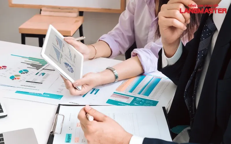 Tham mưu cho Giám đốc, Phó giám đốc kinh doanh