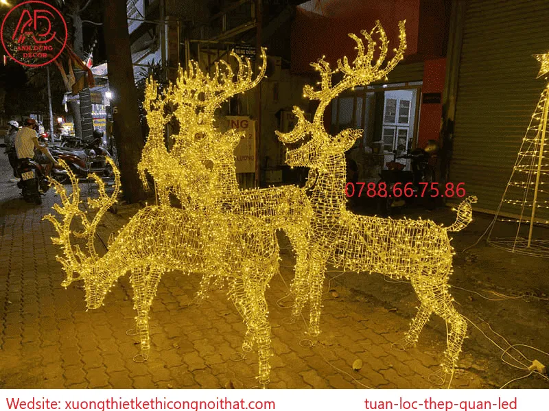 Tuần lộc Noel đèn LED cao 2m trang trí trước cửa hàng