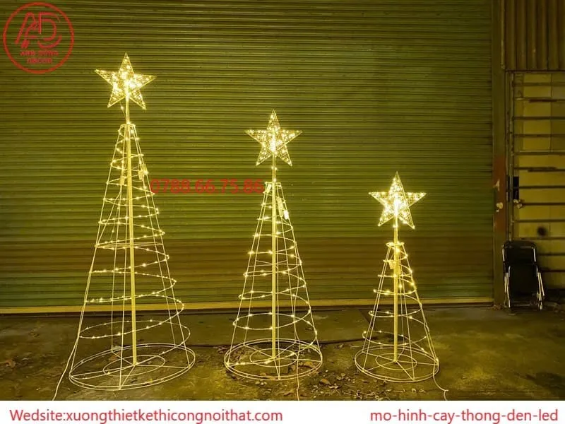 Cây thông noel đèn LED trang trí phòng khách 2026
