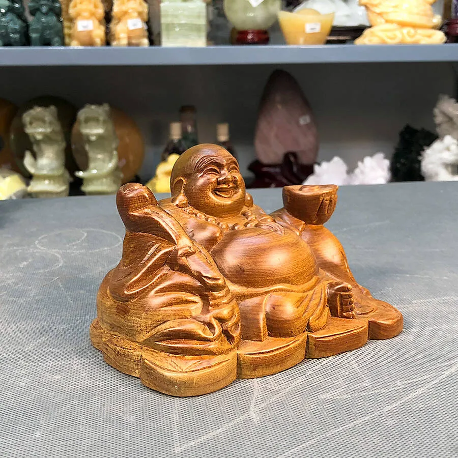 Người ta còn tin rằng, xoa bụng tượng Phật Di Lặc sẽ giúp mang đến mang mắn, điềm lành, tài lộc