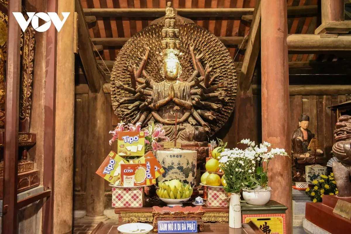 Chi tiết 11 đầu và 42 tay lớn của tượng Quan Âm