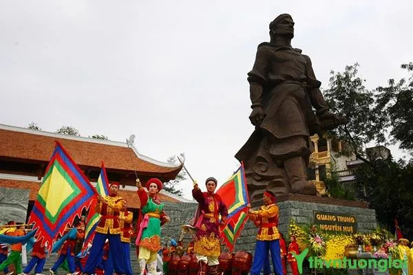 Vẽ tranh đề tài ngày tết có tác dụng giáo dục các em thiếu nhi truyền thống uống nước nhớ nguồn