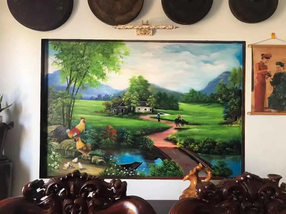 Vẽ tranh tường phòng khách giúp căn phòng trở nên rộng rãi và thoáng đạt hơn