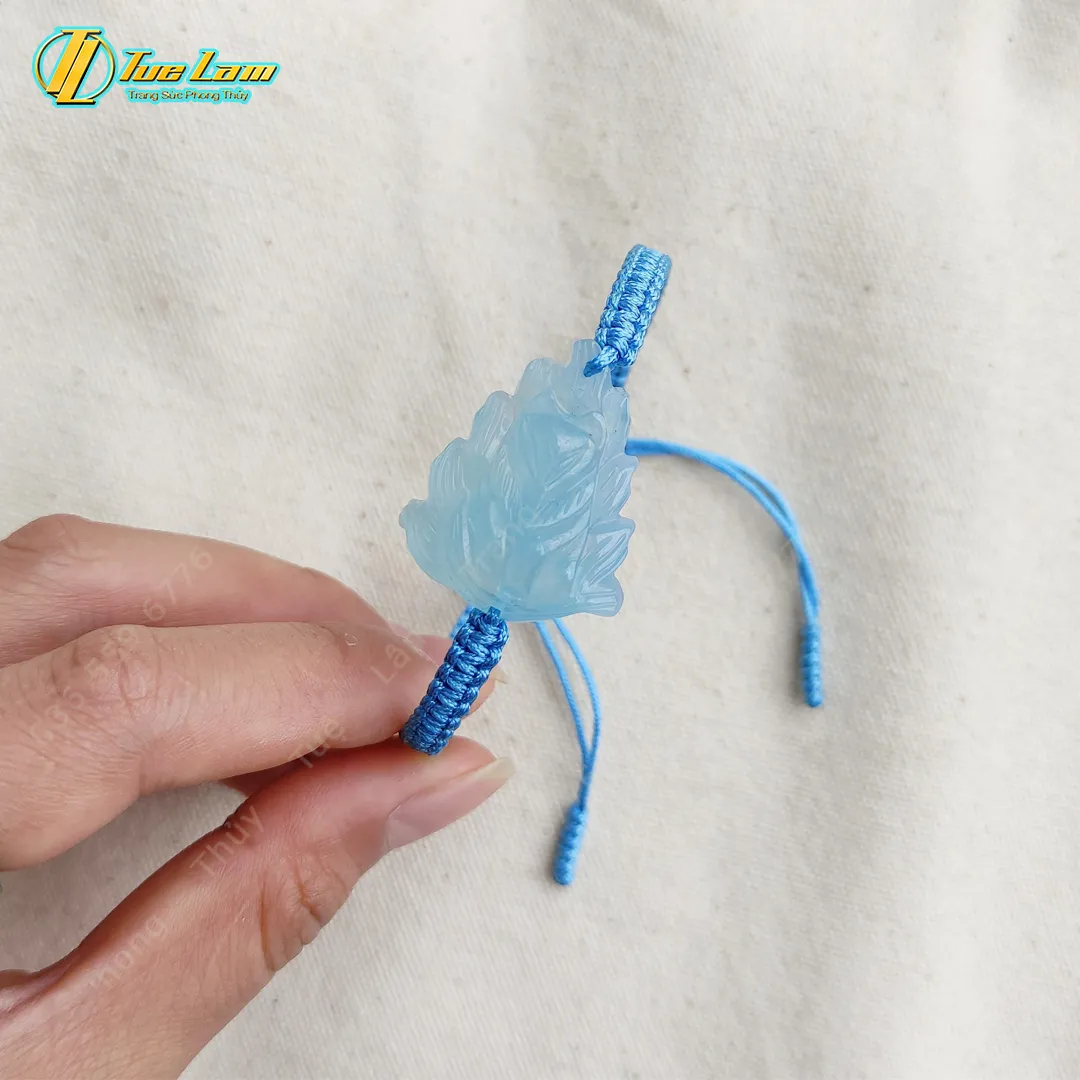 Vẻ đẹp lung linh của mặt đá dưới ánh sáng tự nhiên