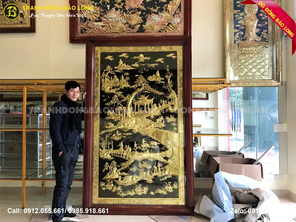 Tranh phong cảnh quê hương có người với nhiều hoạt động sinh hoạt như đánh cá, chăn trâu, gánh lúa