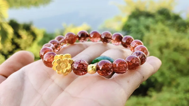 Vòng tay chế tác từ thạch anh tóc đỏ quý hiếm