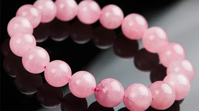 Vòng tay đá thạch anh hồng từ vùng Madagascar