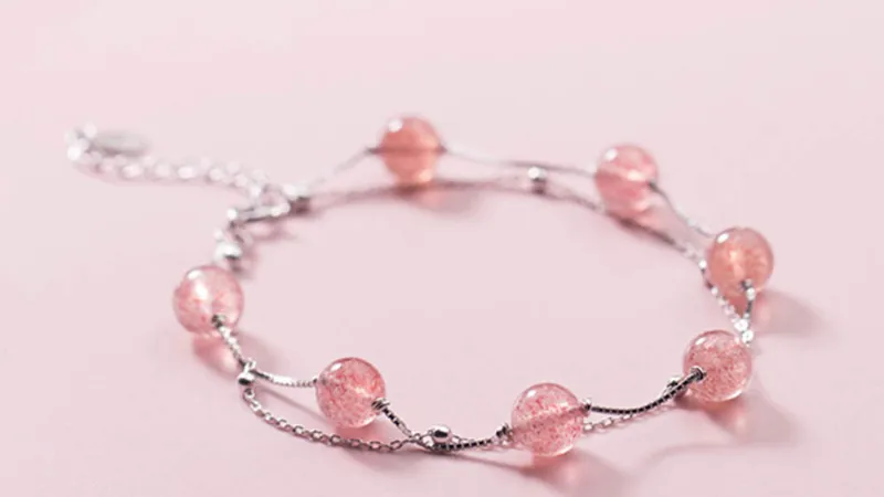 Vòng tay thạch anh dâu tây độc đáo phối cùng charm bạc