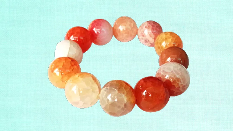 Vòng tay đá mã não hồng với các vân rạn tự nhiên