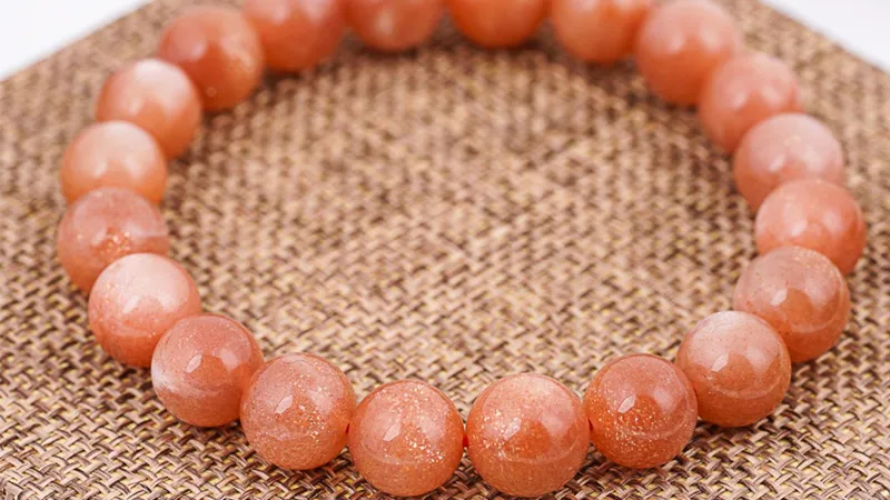 Vòng tay đá mặt trời 8 ly với độ bắt sáng cực tốt