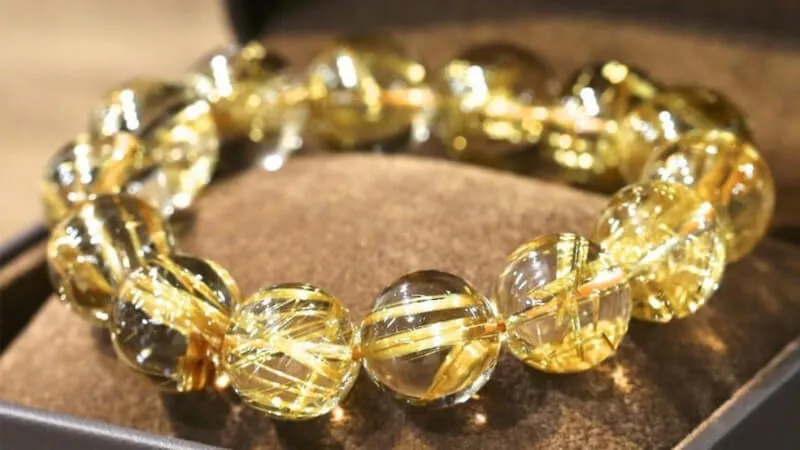 Mẫu vòng tay đá phong thủy tự nhiên cho người mệnh Thổ