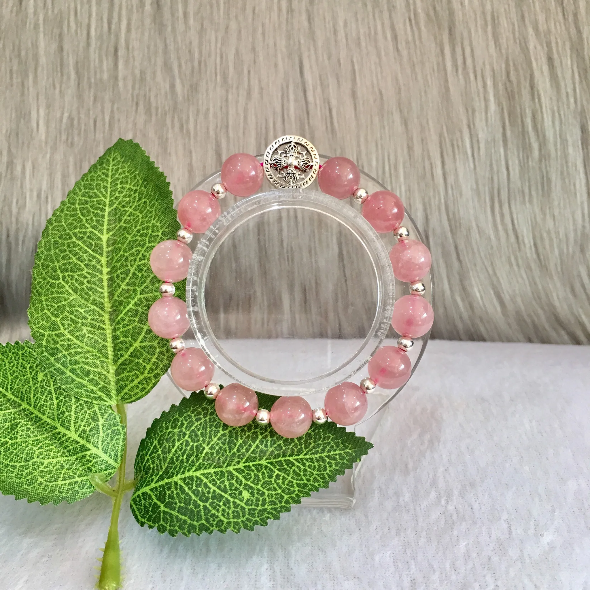 Vòng phong thủy mệnh hỏa cho nữ 1987 giúp cân bằng năng lượng và mang lại may mắn