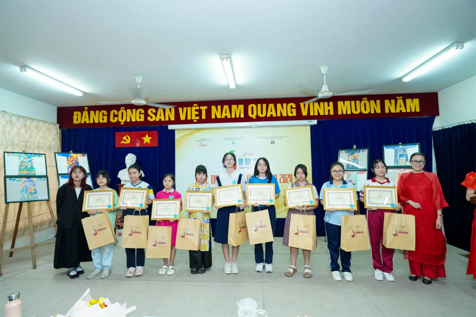 Cuộc thi vẽ tranh áo dài năm 2026 do Thư viện Khoa học Tổng hợp Thành phố Hồ Chí Minh