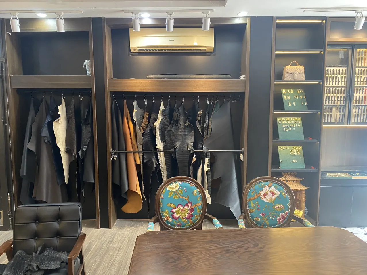 Các loại kìm và dụng cụ hỗ trợ đóng khóa