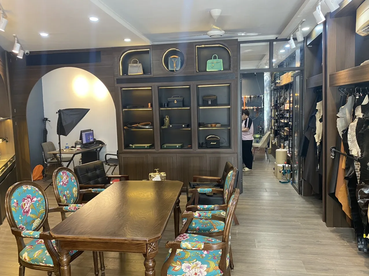 Hệ thống máy dập khuôn khổ lớn