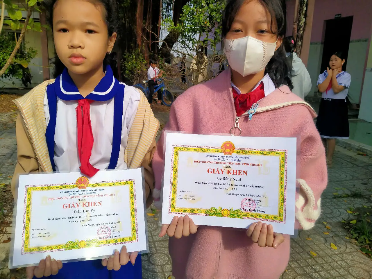 Học sinh hào hứng khoe thành quả sau quá trình nỗ lực sáng tạo tại sân chơi ý tưởng