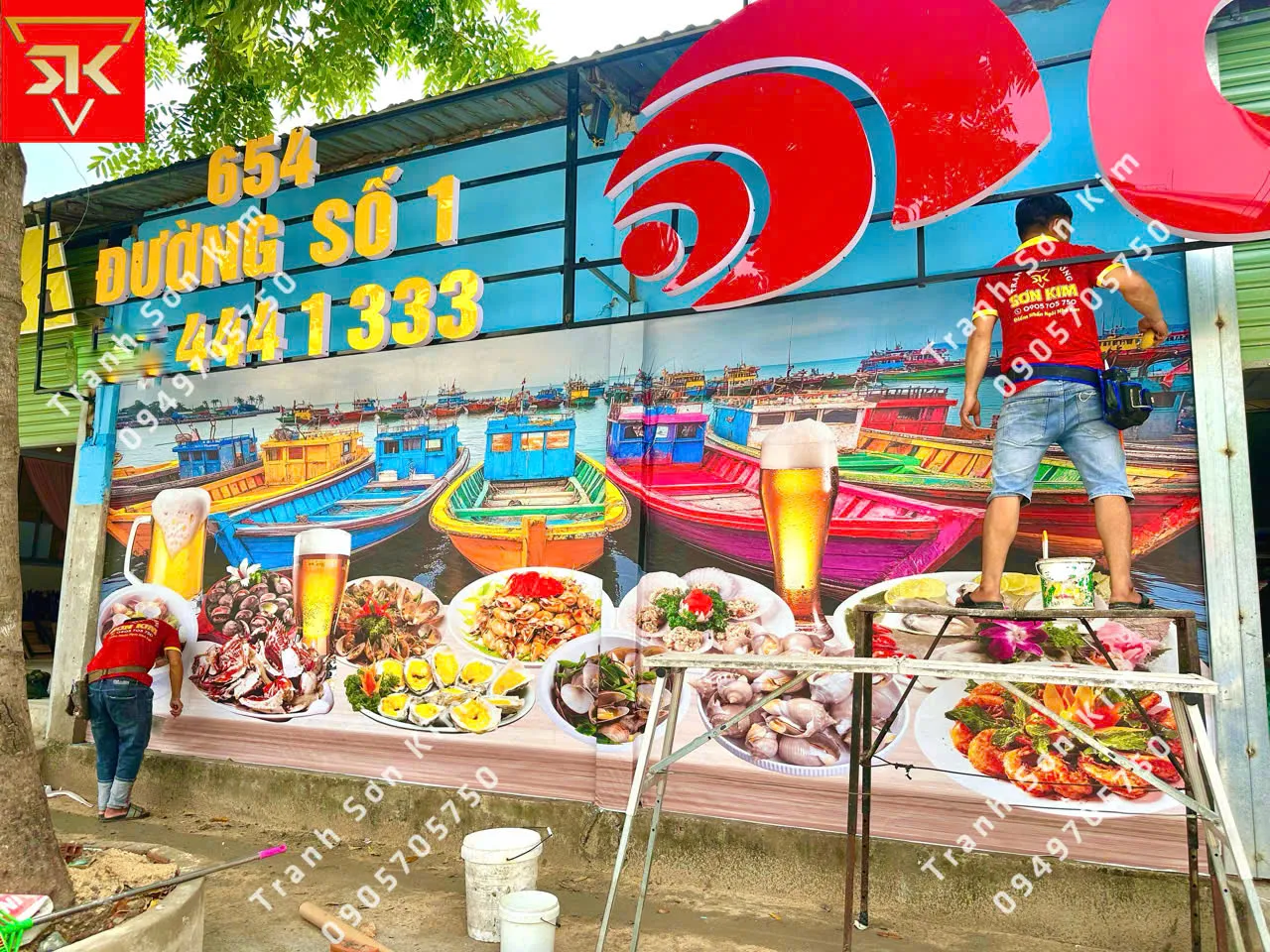 Thiết kế và thi công tranh dán tường cho quán ốc