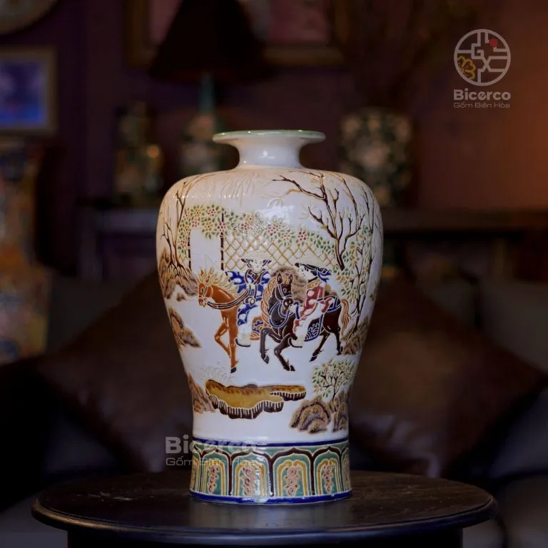 Tượng Quan Vi Hành gốm Biên Hòa phục dựng